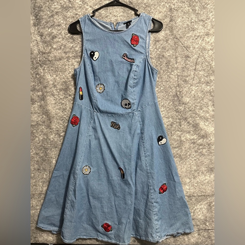 Torrid Denim Dress Sleeveless Patches Blue Chambray 10 Lipstick Flower